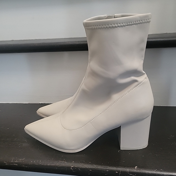 Aldo Priella Ankle boot Chunky Healed Boot In Color Bone Pointed Toe  US 9 - Picture 2 of 8